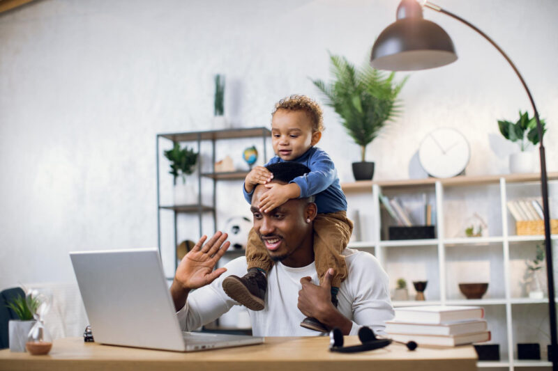 Férias escolares e filhos no trabalho dos pais