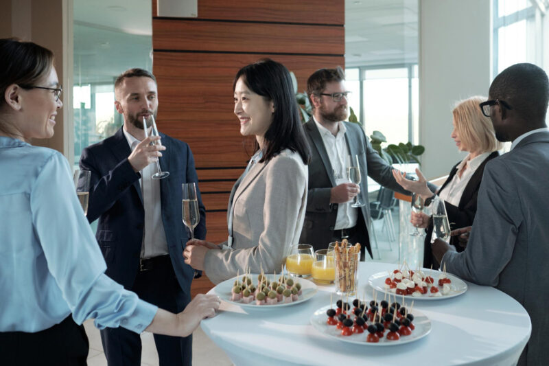 Qual a diferença de Coffee Break e Coquetel?