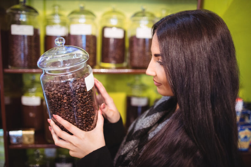 Quem vai buscar mais café